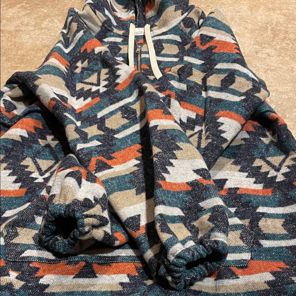 Aztec Pattern Hoodie - Picture 4 of 4